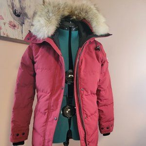 Canada Goose Shelburne Parka; Medium size in Red